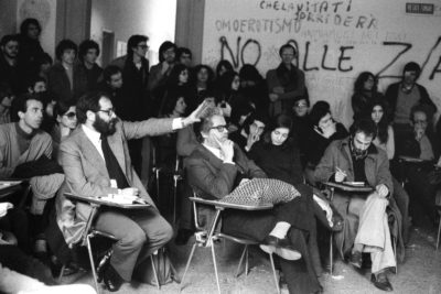 Bologna, 1977. Umberto Eco e Luigi Squarzina. Assemblea al Dams